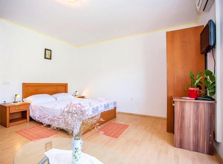 Apartment Varezic Ston Exterior photo